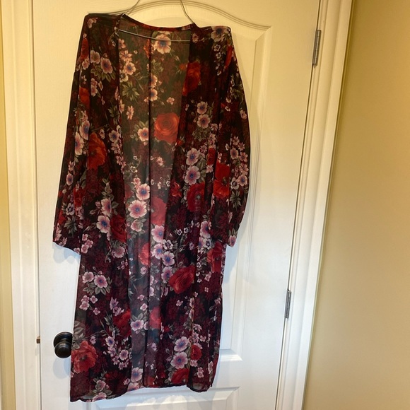 Floral cover-up - Picture 2 of 2